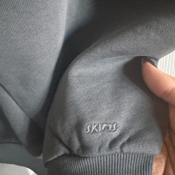 SKIMS Boyfriend Fleece Slouchy Half Zip Pullover in Zircon - Picture 4 of 6